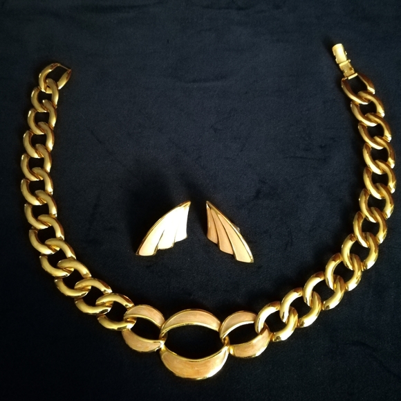 Vintage Enameled Pink & Gold Necklace & Earrings Set by Napier - Picture 5 of 10